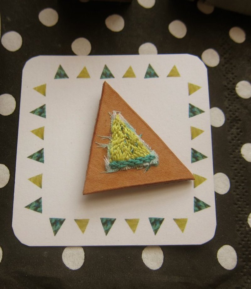 黄色尖西瓜刺绣小别针 - 胸针 - 真皮 黄色