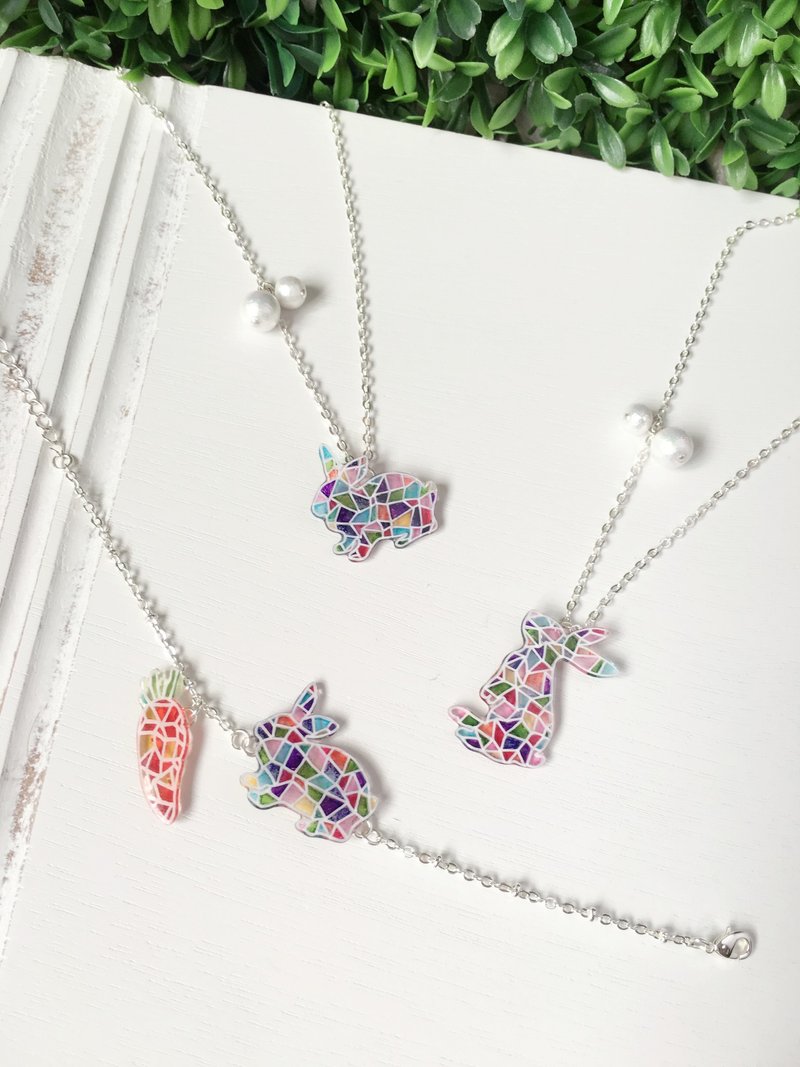 手绘马赛克乖乖小兔与红萝卜手链 - 手链/手环 - 硅胶 多色