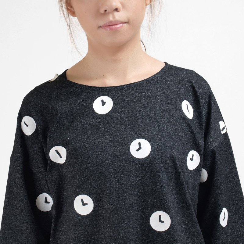 【HEYSUN】时间系列/绢印时间点点tshirt宽松上衣-深灰色 - 女装上衣 - 其他材质 黑色