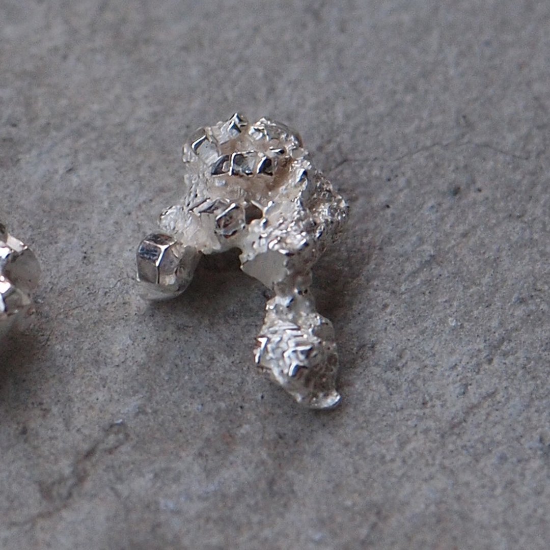 Mineral Specimens【方晶矿石耳环#4】 - 耳环/耳夹 - 其他金属 灰色
