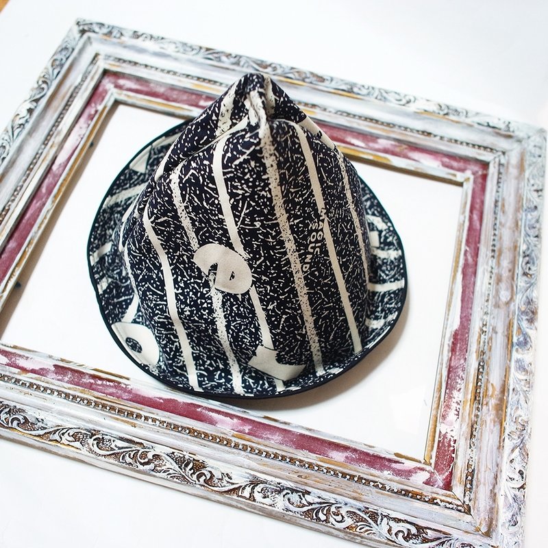 A MERRY HEART♥独家设计英文字母三角精灵帽 - 帽子 - 其他材质 黑色