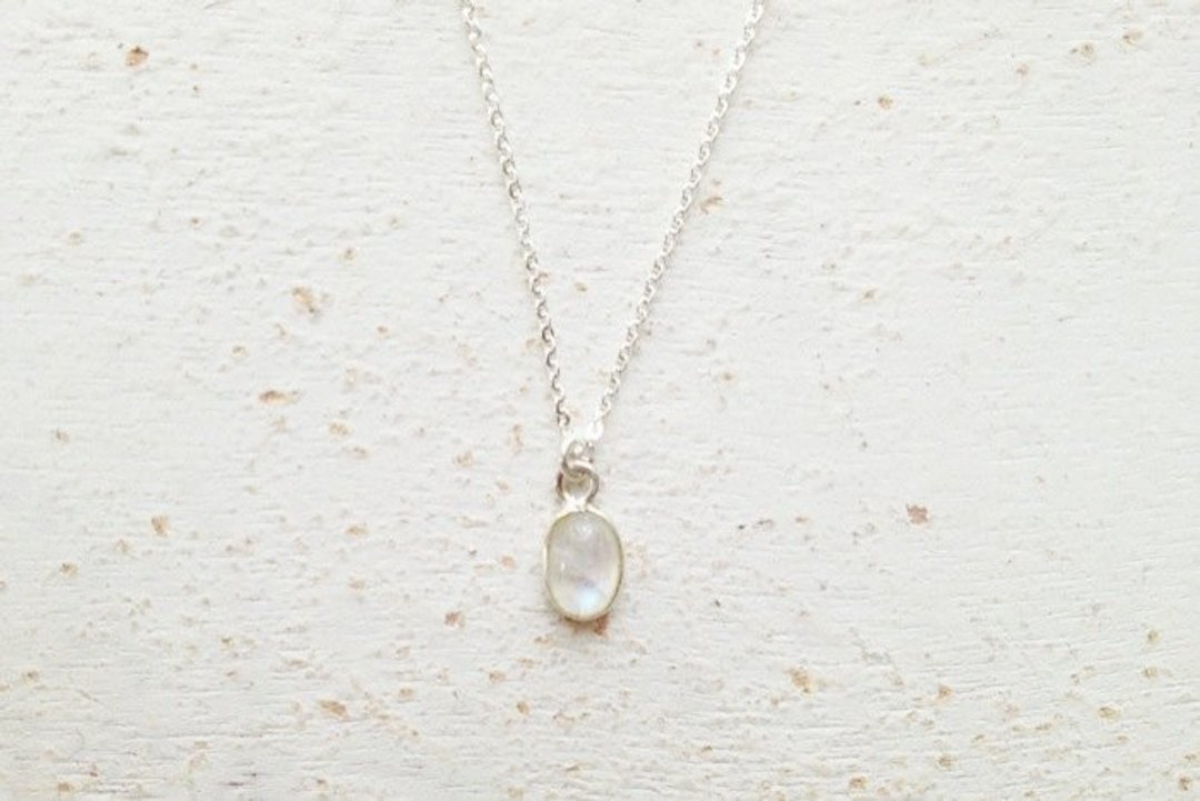 [ 柔美之石>月光石925纯银短链。Moonstone Necklace] - 项链 - 其他材质 白色
