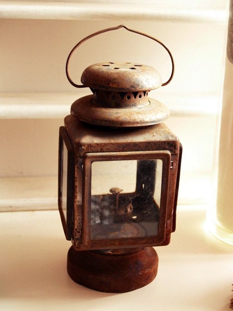 台湾老货-古早斑驳煤油灯-拍照道具/布置 - 灯具/灯饰 - 其他材质 