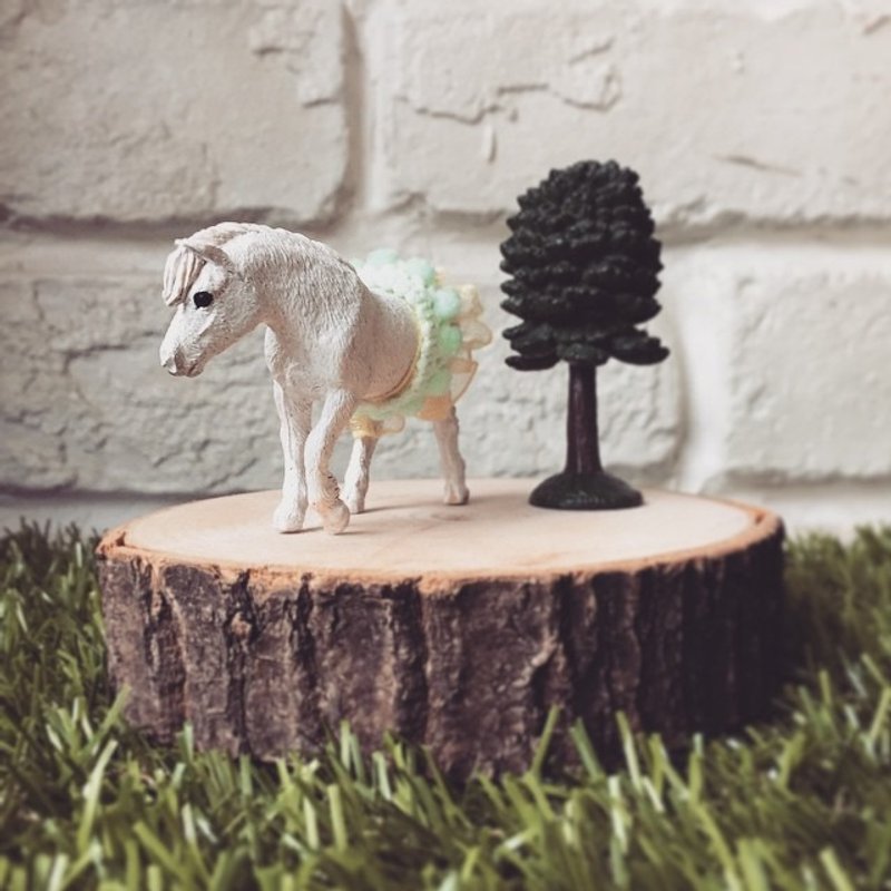 / 动物园 / 华丽的冒险 – 小白马款 项链 - 项链 - 塑料 白色