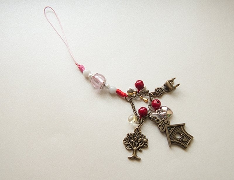 Lovely Home琉璃玉饰 - 粉红(纯手工编制.礼物.饰品.吊饰.手机吊饰.琉璃.缅甸玉.古铜.复古.藏银.小屋.爱心.巴洛克.椅.水滴.铃铛.日本水滴珠.许愿树.生命树.可爱.珠宝线.绳结) - 其他 - 其他材质 粉红色