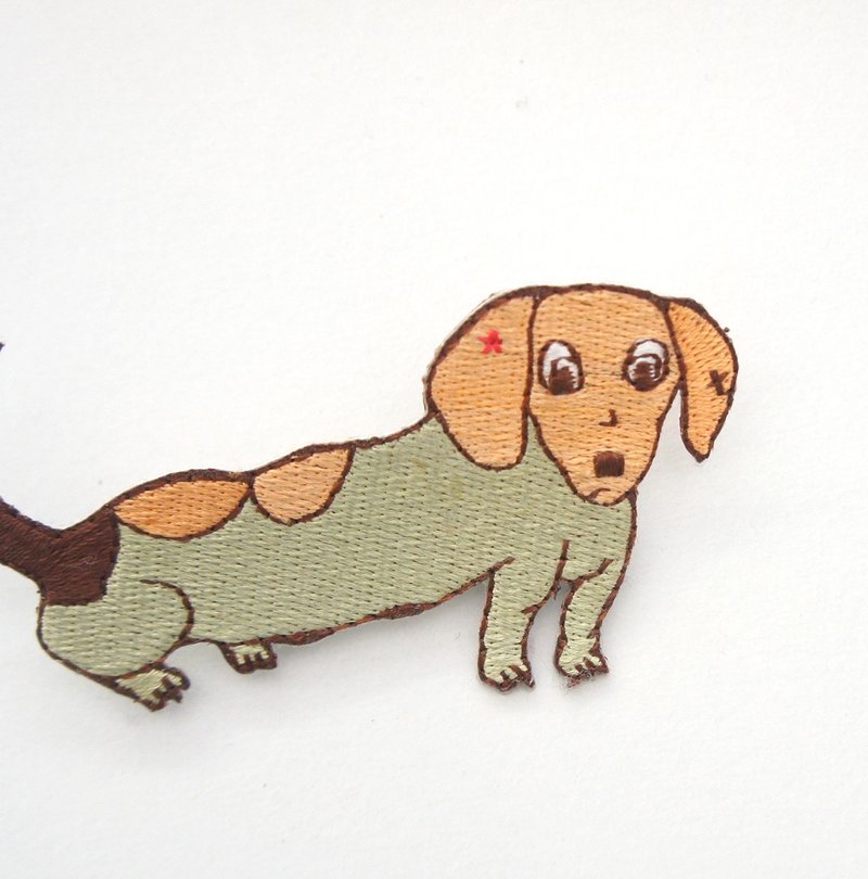 一只骄傲的米格鲁 绣花别针 / 贴布 - 胸针 - 其他材质 金色