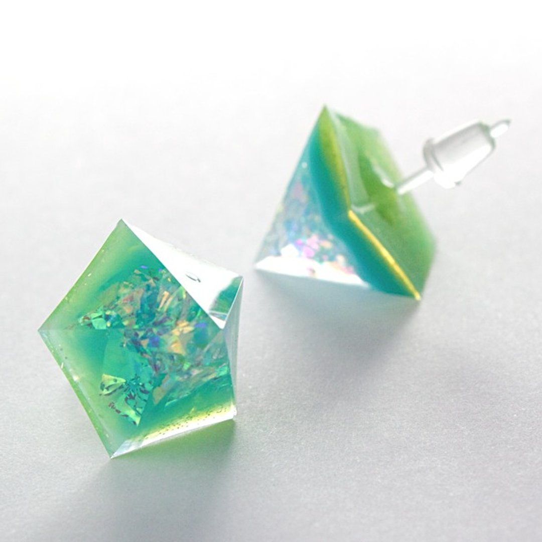 Pentagon Pierce (morning mist) - 耳环/耳夹 - 其他材质 绿色