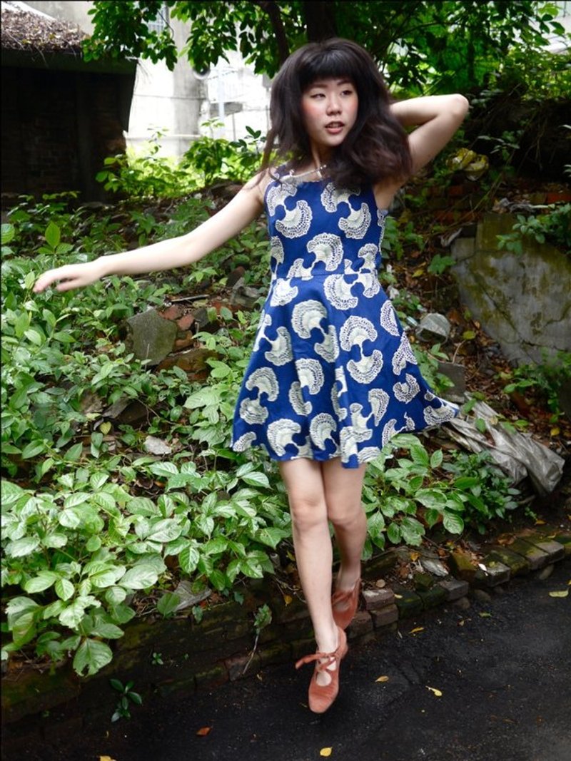 洋嘎YOUNGA非洲花布圆领无袖小洋装：午夜深蓝 - 洋装/连衣裙 - 棉．麻 白色