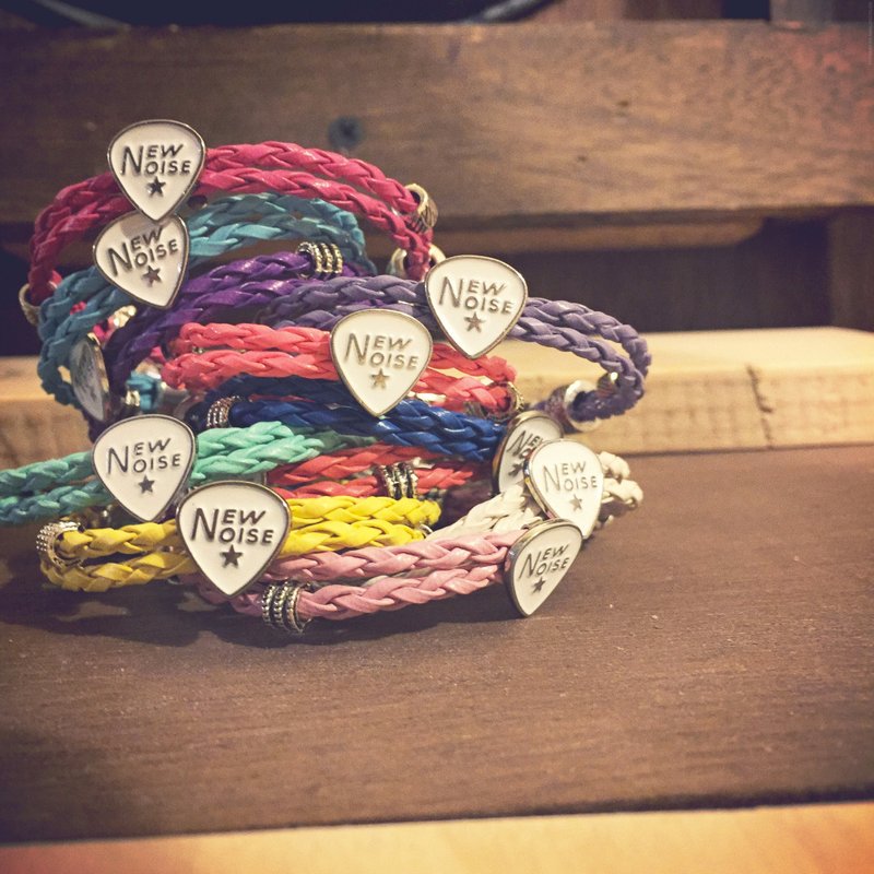 平行线卯钉LOGO PICK 手链-白色PICK款 - 手链/手环 - 其他金属 白色