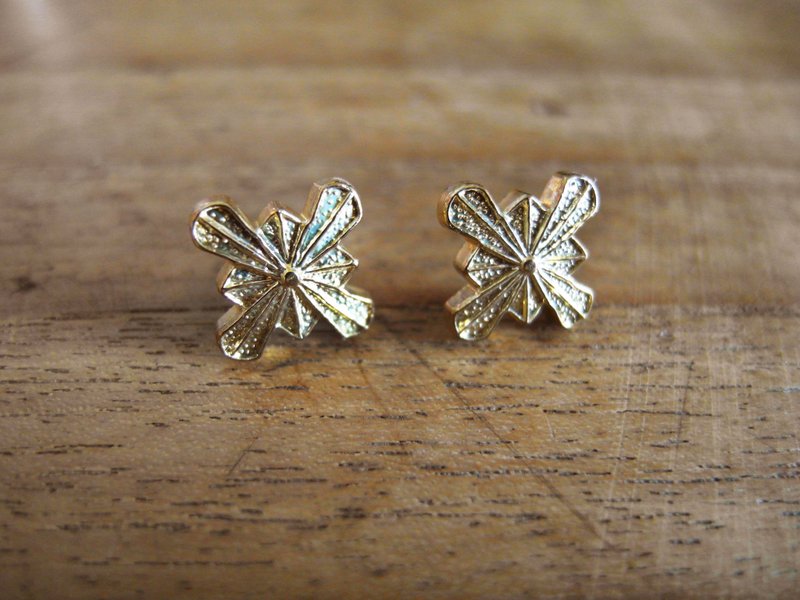 复时品【早期手工针式耳环：圣十字】 - 耳环/耳夹 - 其他材质 卡其色