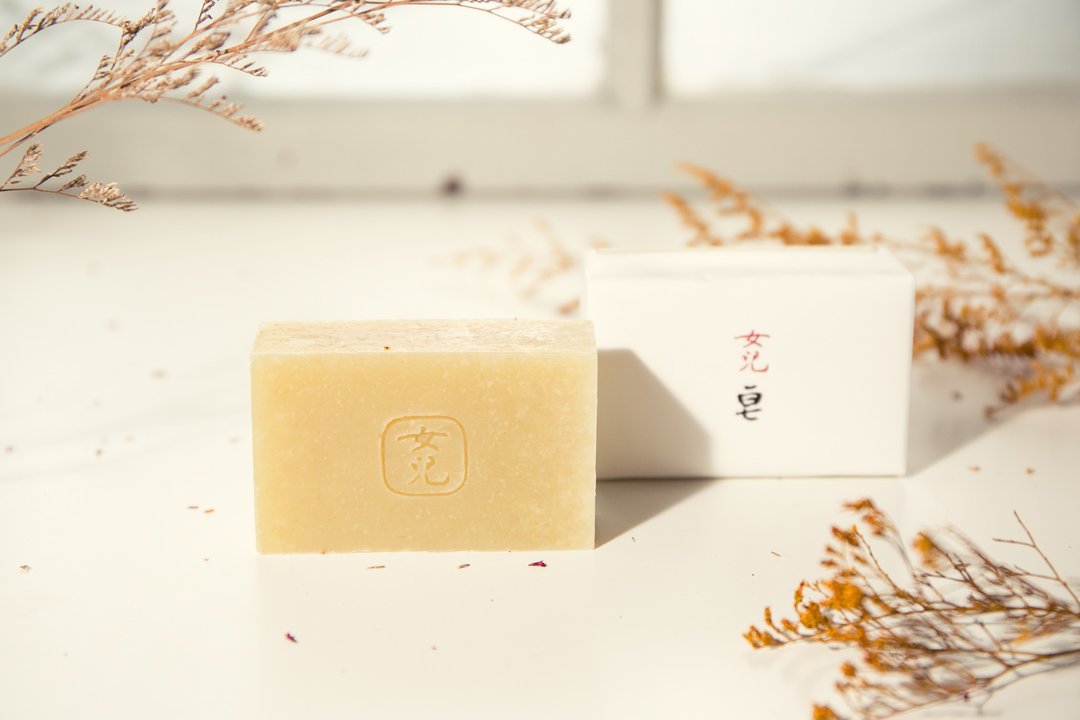 女儿 紫花苜蓿皂 l 舒缓肌肤 中、干性肌肤 - 香薰/精油/线香 - 植物．花 紫色
