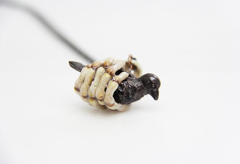 手里的乌鸦项链 - 项链 - 其他金属 金色