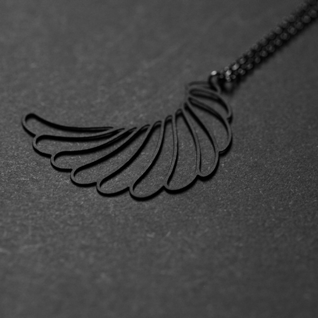 黑翅膀项链 Black Wing Pendant (S) - 项链 - 其他金属 