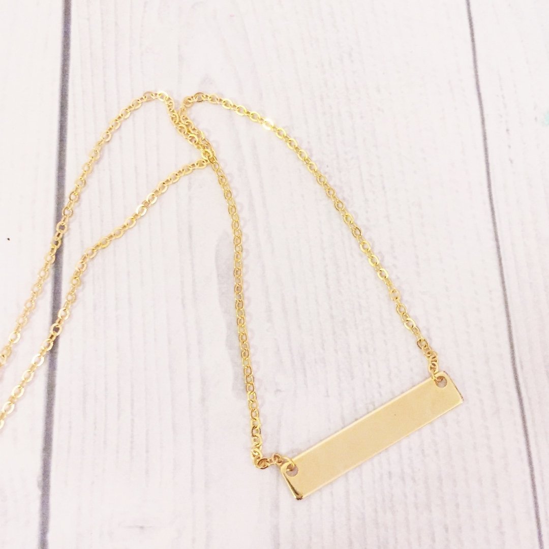 《LaPerle》【定制化】16金 gold bar 包金 英文名字 人名 字母  项链 颈链  雷射刻字 - 颈链 - 其他金属 橘色