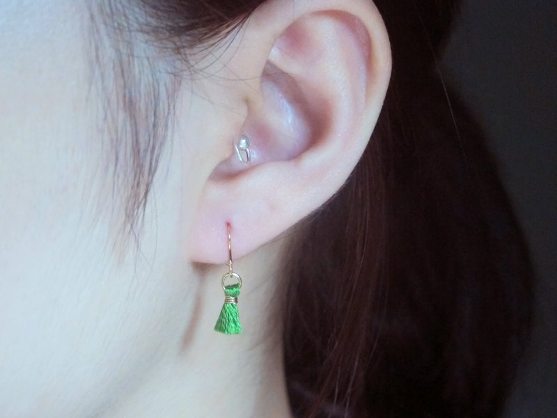超迷你小流苏耳环 ⁑ 金色、绿色 - 耳环/耳夹 - 其他材质 绿色