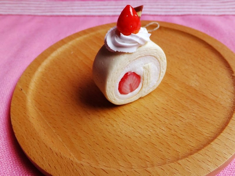 甜点黏土-草莓蛋糕卷吊饰 - 吊饰 - 其他材质 多色