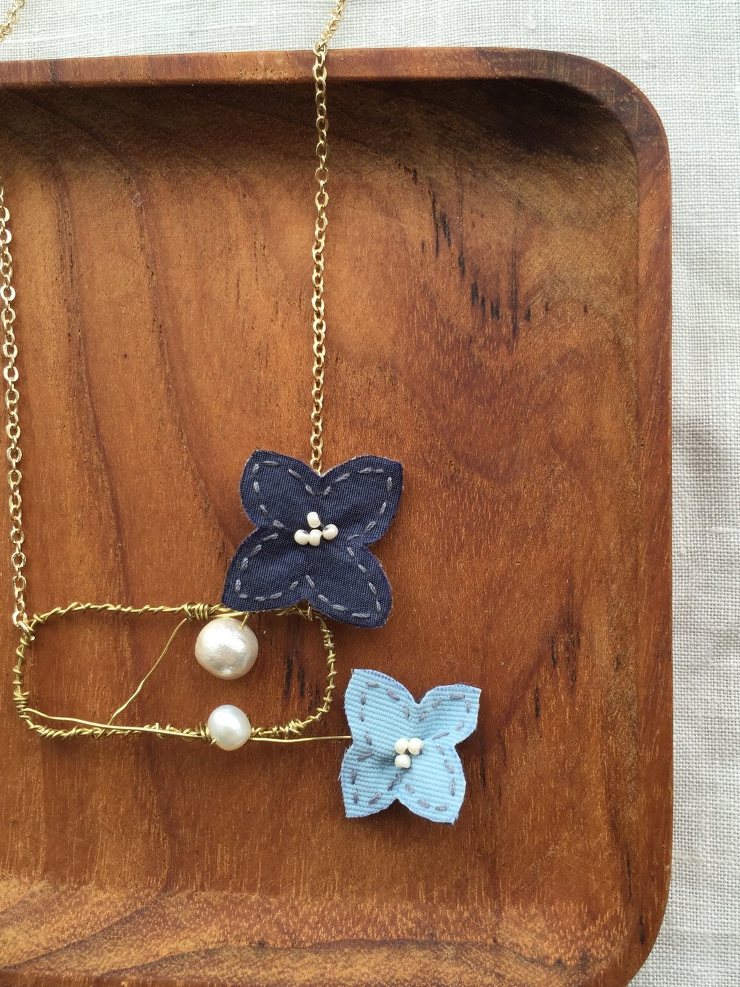 [ Bluesy Mod ] --- Slender Silhouette floret with pearl necklace . 黄铜幼线剪型花朵项链 ( BSS 5) - 项链 - 其他金属 蓝色