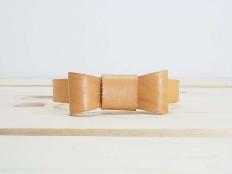 【 LION's 】手工皮革 皮件-- 真皮蝴蝶结猫咪项圈 (客制订做) - 项圈/牵绳 - 真皮 金色