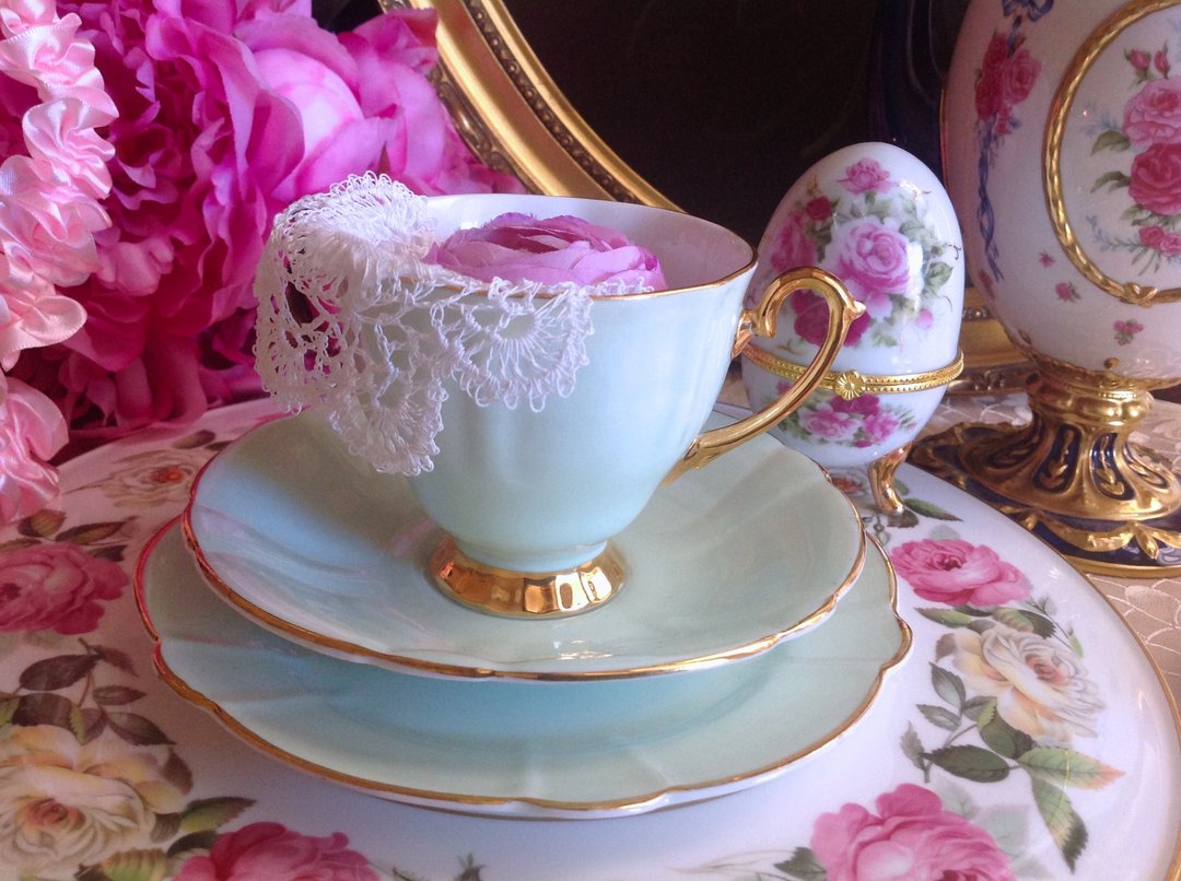英国制骨瓷 1945年 湖水绿郁金香花瓣形骨瓷古董花茶杯, 咖啡杯三件组~♥安妮疯古物♥ - 茶具/茶杯 - 其他材质 绿色