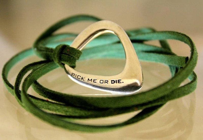 摇滚猫*送皮绳颜色任选 拥抱海草绿手工细修pick 独家设计镂空几何情侣对练真爱首选款可刻字定制化多种配戴法自创品牌925纯银 - 项链 - 其他金属 绿色