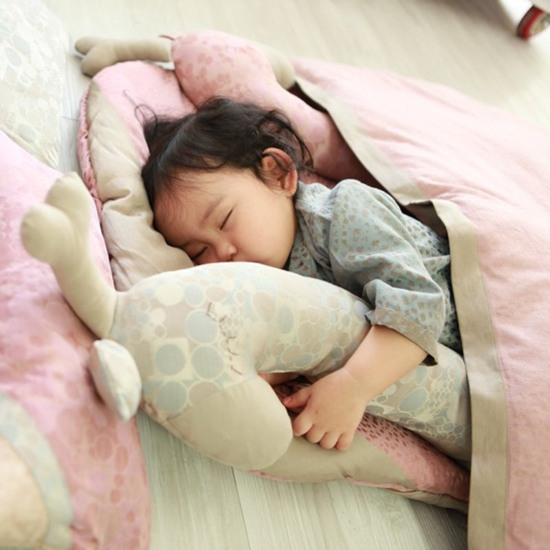 KAKIBABY 专利天然柿子染布 - 长颈鹿抱抱枕(蓝色) - 哺乳巾 - 棉．麻 蓝色