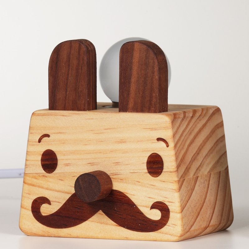 《Foufou》-家饰木制品//夜灯 桌灯 床头灯// 灵感来了登登灯-两撇翘胡 - 灯具/灯饰 - 木头 金色