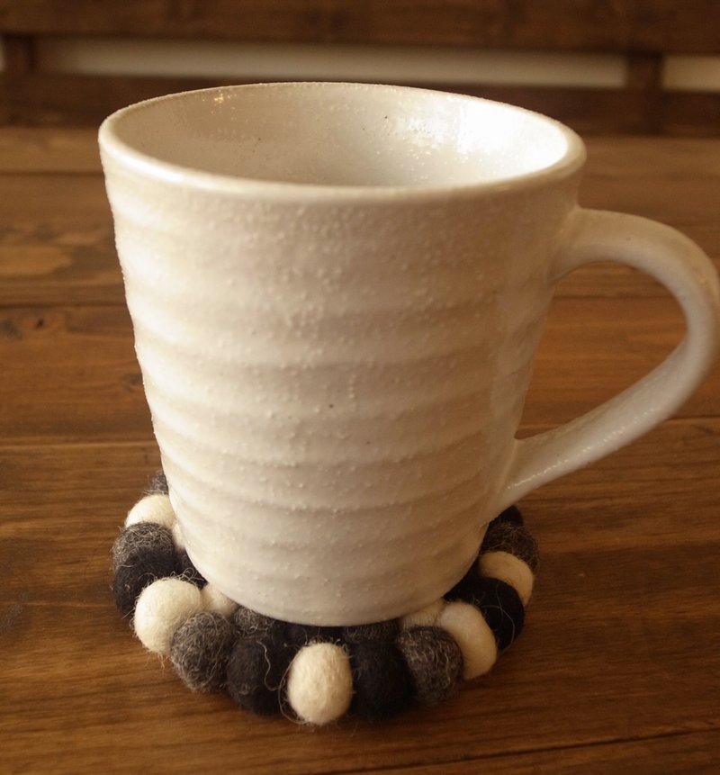 羊毛毡  球球 手工 杯垫 圆形 10cm 灰黑 - 杯垫 - 羊毛 灰色