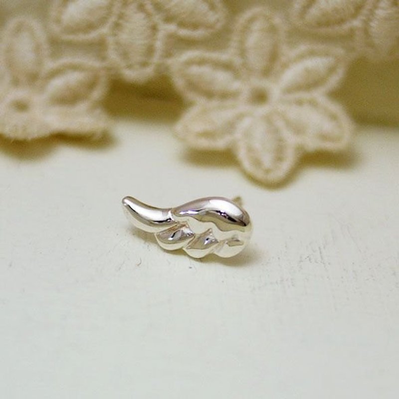 Georgia Tsao //翅膀纯银耳针(单支) - 耳环/耳夹 - 其他金属 灰色