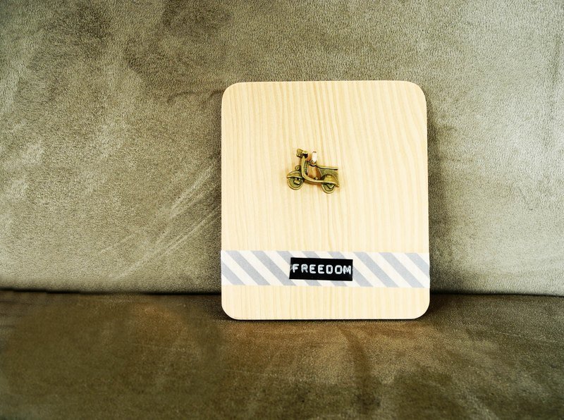 好想出去玩伟士牌木头卡片:::traveling vespa wooden card - 卡片/明信片 - 木头 金色