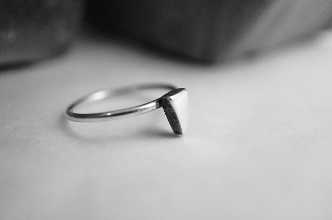 【janvierMade】❤ 迈步向前 纯银戒指 l 简约纯银戒指 l 匠心设计手作 - 戒指 - 其他金属 白色