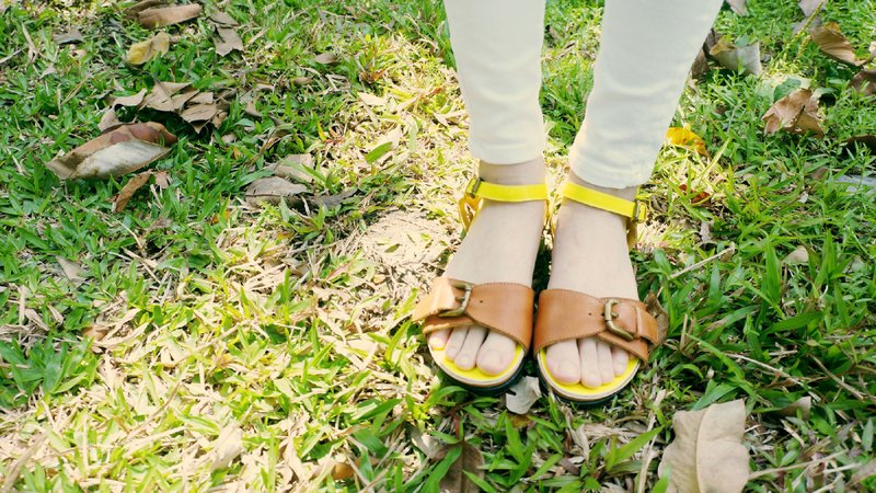 在十字路口遇见 萤光嬉皮系踝凉鞋 - 男女凉鞋 - 真皮 咖啡色