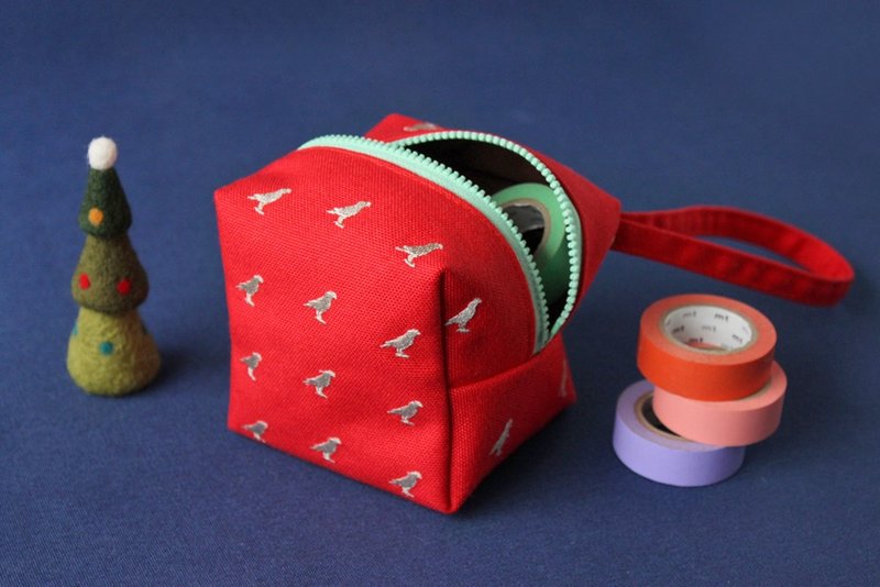 刺绣拉链方块小包/缎带红色 - 化妆包/杂物包 - 绣线 