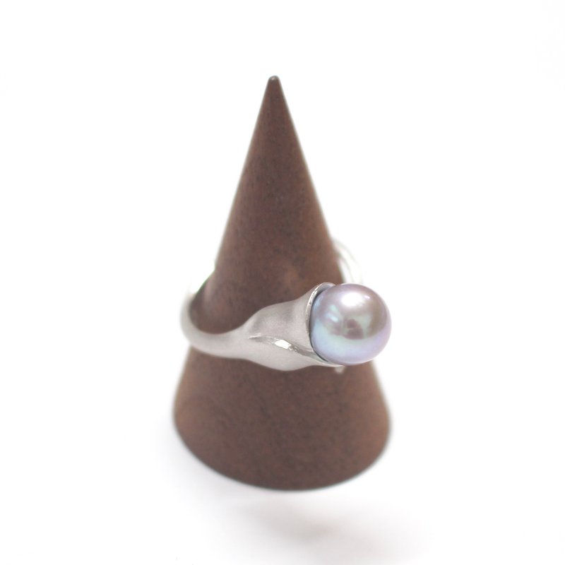 Flower bud ring Silver - 戒指 - 其他金属 灰色
