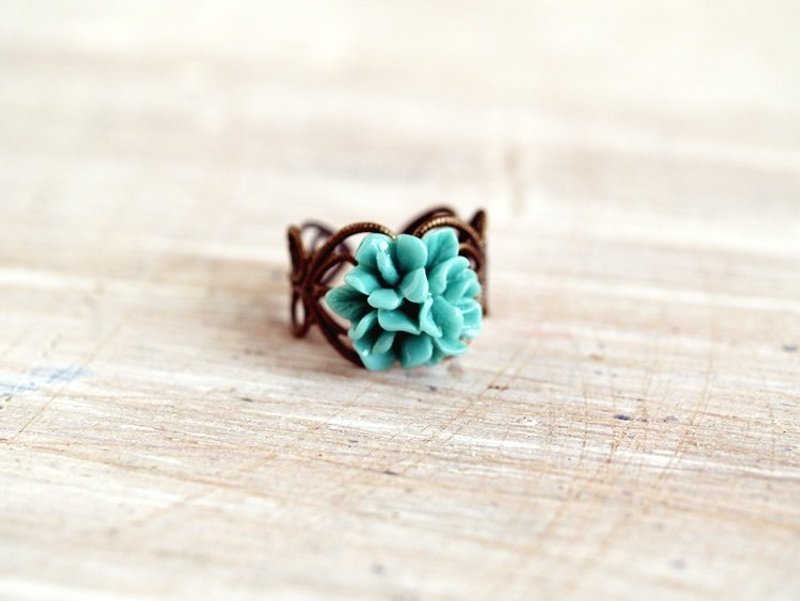 ♥小礼物♥ OldNew Lady-古董花戒指-小花束款【蒂芬妮蓝】 - 戒指 - 塑料 蓝色