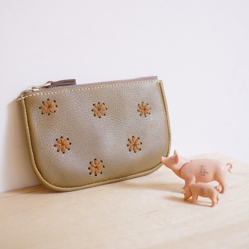 刺绣小花花手拿包 - 手拿包 - 真皮 卡其色