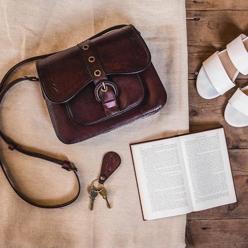 Palmina 复古雕花侧肩包 - 侧背包/斜挎包 - 真皮 咖啡色