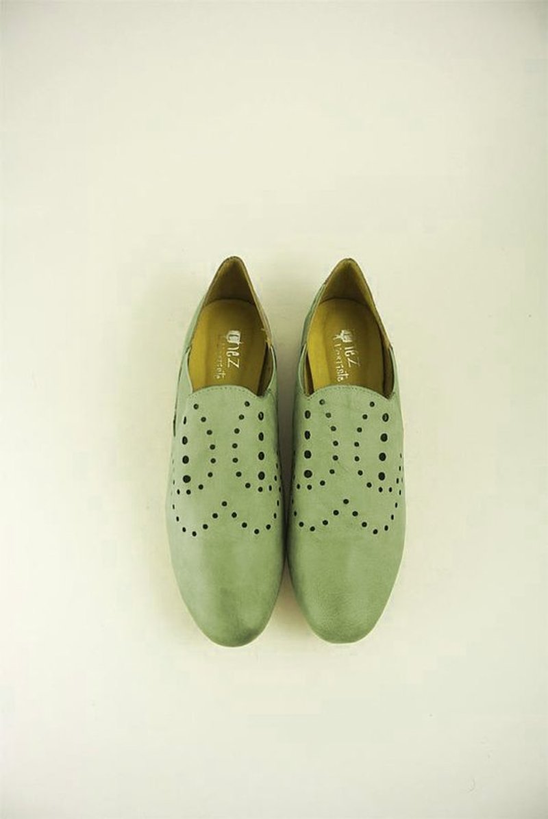 福尔摩斯习惯剪去滤嘴．镂空剪影平底鞋 - 女款休闲鞋 - 真皮 灰色