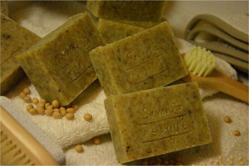 [Savon Beauté-莎媞作坊] 乳油木洋甘菊豆浆皂(重量约120,仅以100g计价,数量有限) - 肥皂/手工皂 - 其他材质 金色