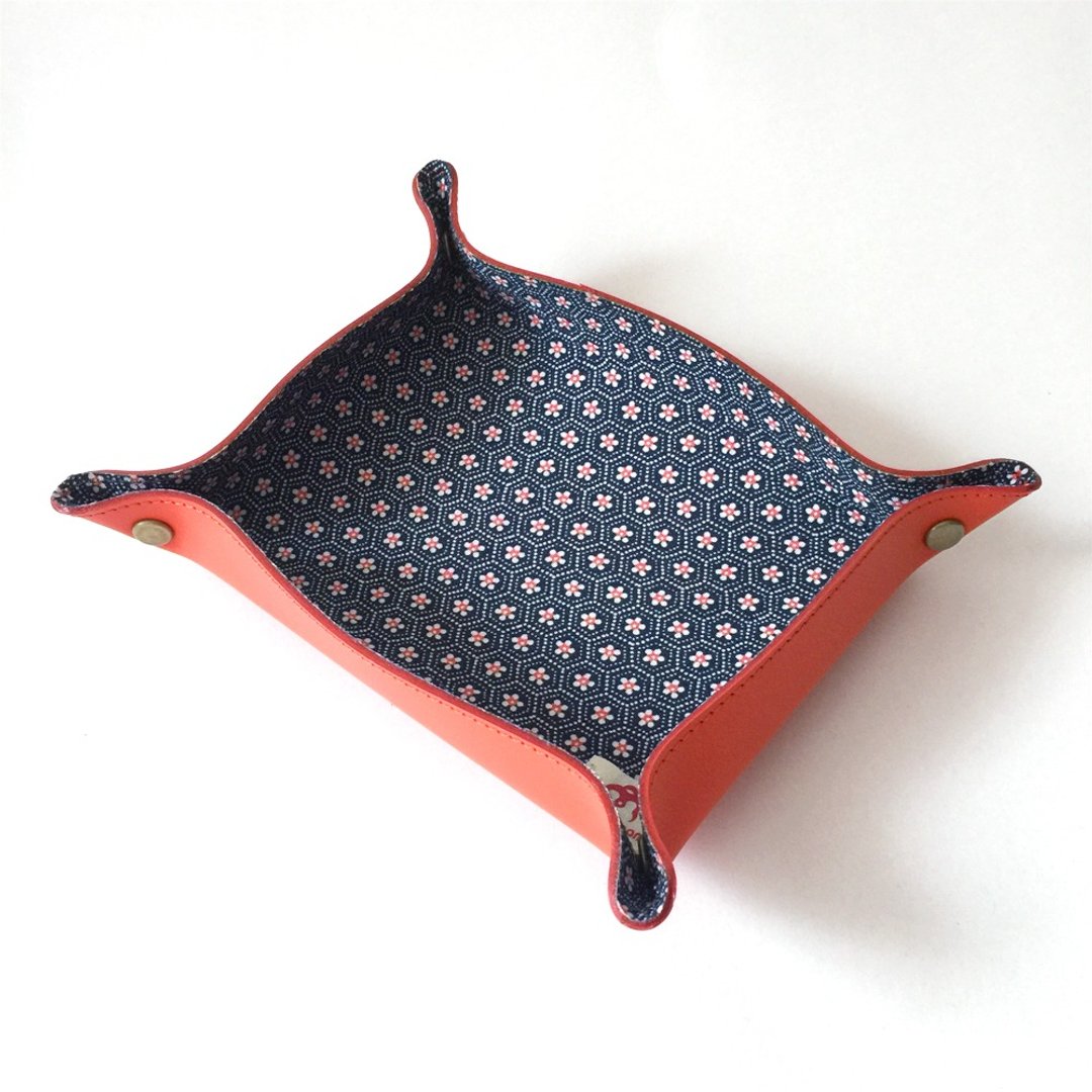 Leather tray with Japanese Traditional Pattern, Kimono - 收纳用品 - 真皮 蓝色