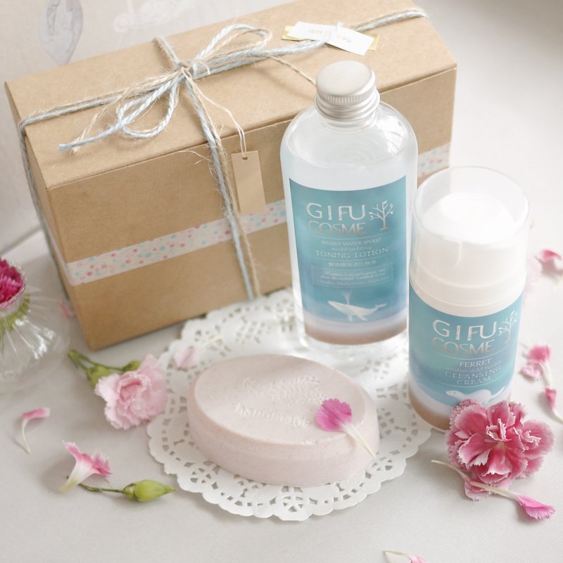 <清爽保养> 玫瑰盐粉红石泥去角质皂X1+鲸鱼喷保湿化妆水X1+雪貂植粹氨基酸洗面霜X1(礼盒包装) - 手足保养 - 其他材质 粉红色