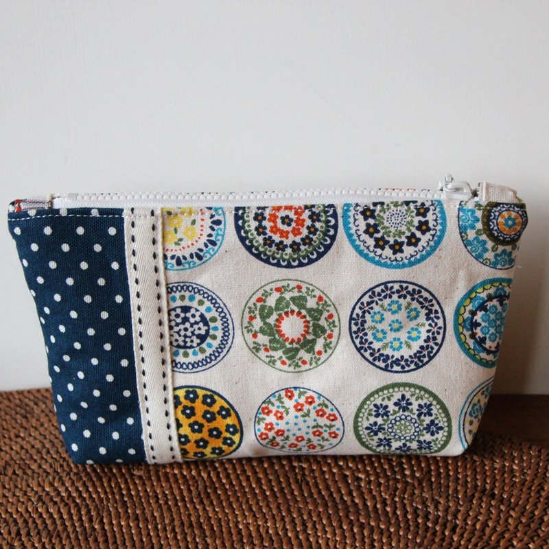 点点拼接拉链化妆包 拼布笔袋 - 化妆包/杂物包 - 棉．麻 咖啡色