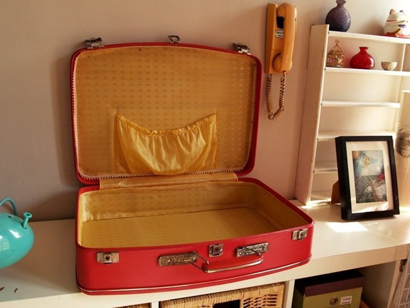 台湾老货-鲜红色皮箱(小)-开店布置陈列/拍照道具 - 行李箱/行李箱保护套 - 其他材质 