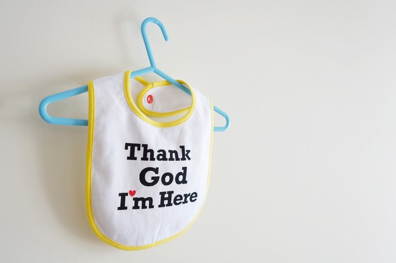 ::心里话系列:: 感恩款 Thank God I'm here 围兜兜 - 围嘴/口水巾 - 棉．麻 黄色