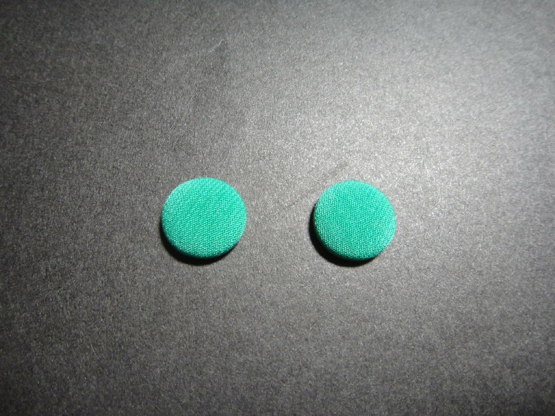 (C) 波纹嫩绿_布制钮扣耳环 C22BT/UZ54 - 耳环/耳夹 - 丝．绢 绿色