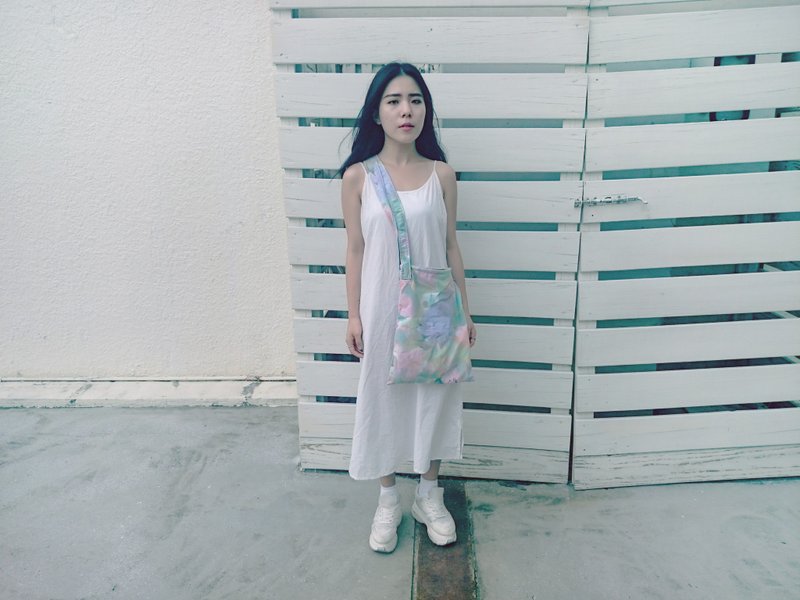 淡彩花朵/肩背包 / 手工文创 / 帆布包 / 现货 - 侧背包/斜挎包 - 其他材质 多色