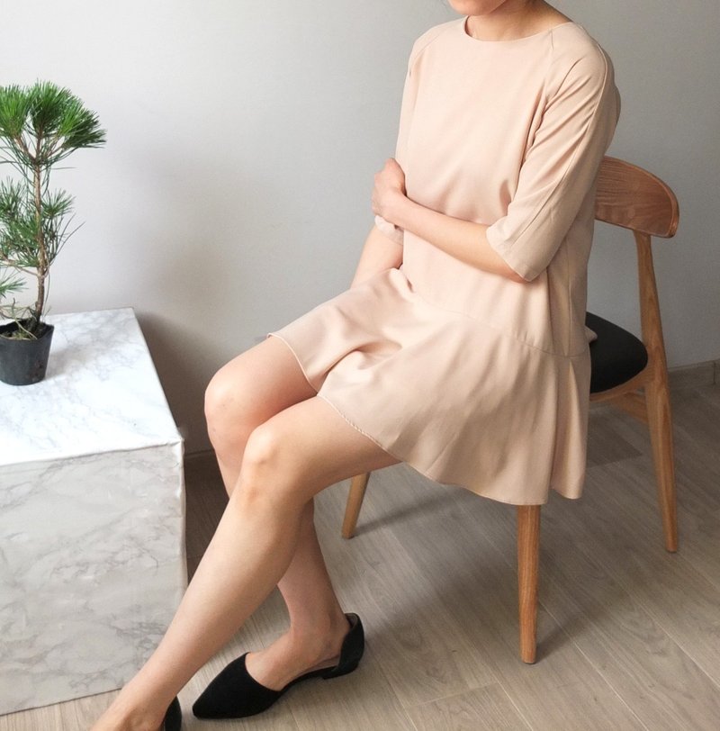 不规则波浪裙摆马卡龙粉五分袖洋装 - 洋装/连衣裙 - 其他材质 