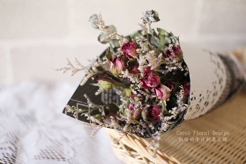 【迷你红玫瑰甜筒花束】-永生花/干燥花/珠宝捧花/婚礼捧花花束/花礼 - 植栽 - 植物．花 红色