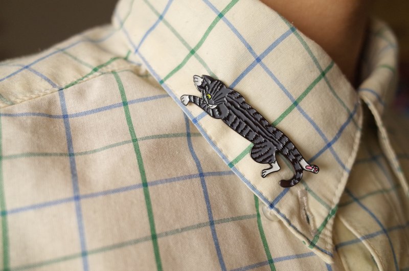 三猫徽章---跑猫 - 胸针 - 其他金属 灰色