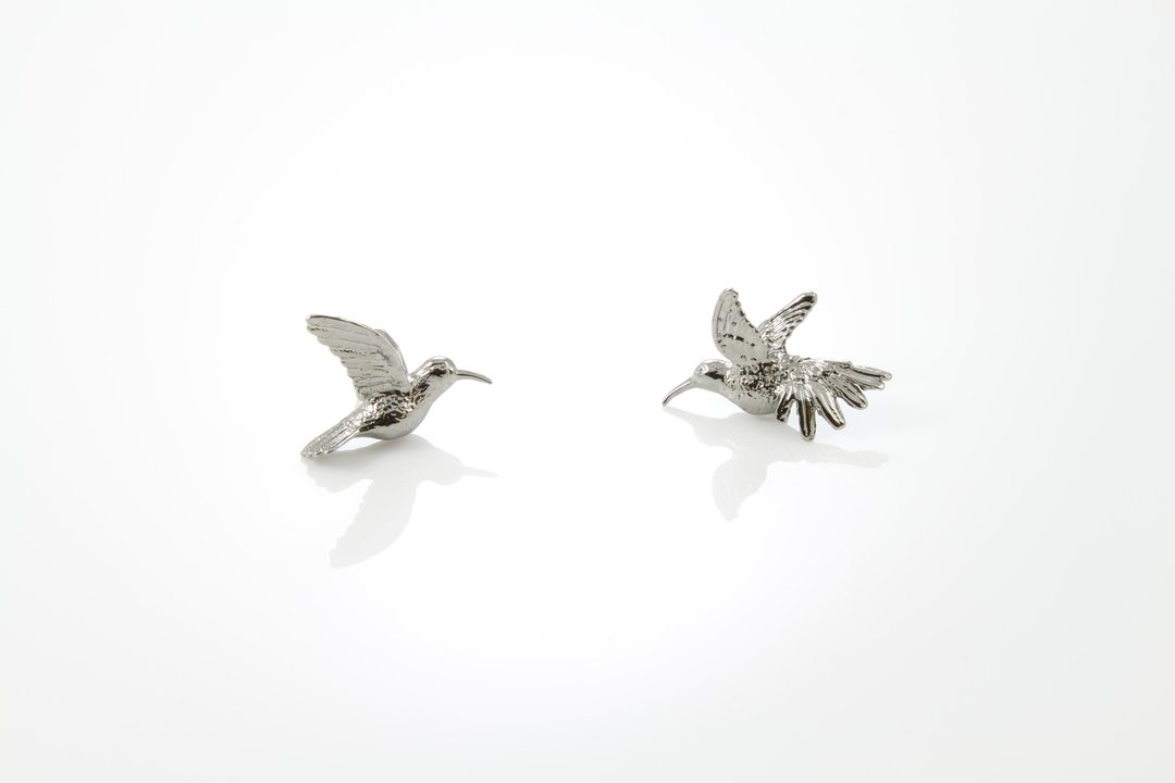 Humming Bird Earring - black ruthenium - 耳环/耳夹 - 其他金属 金色