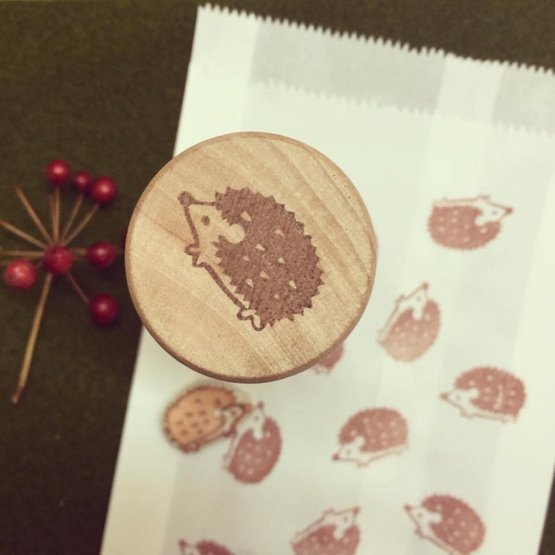 一只小刺猬手工印章*橡皮擦印章*手工刻章*手工刻章*沙漏 - 其他 - 木头 卡其色